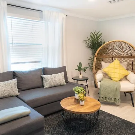 Tranquil & Fully Renoveted Home Near Busch Gardens